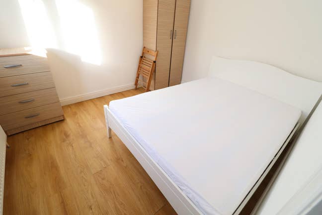 3 Bed Flat-Rooms Available for January-Walthamstow Main Photo