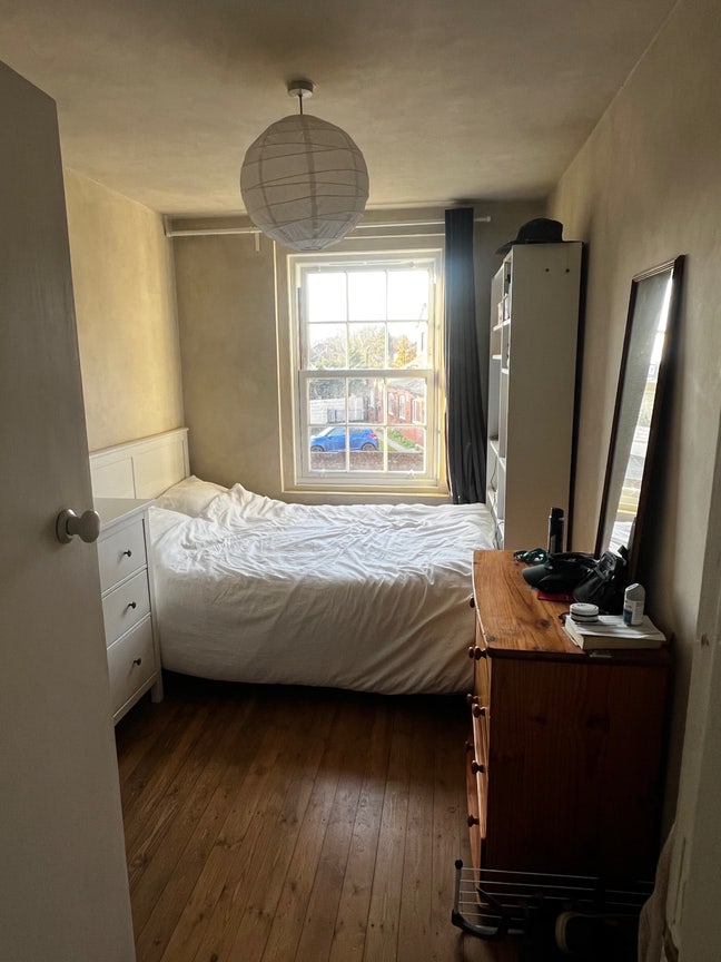 Looking for a new flat mate  Main Photo
