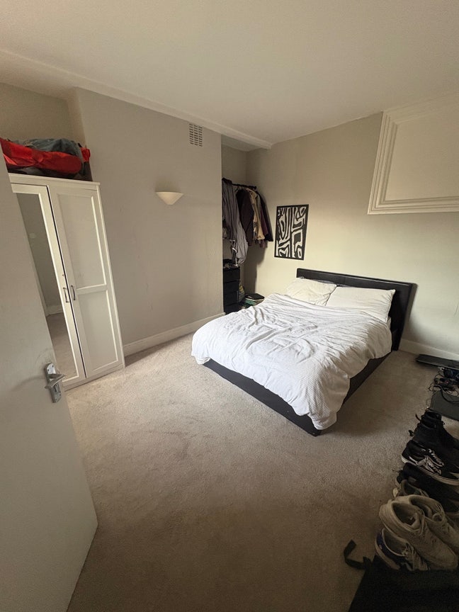 Short Term Sublet in Central  Main Photo