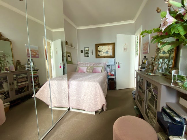 Attractive home, room with a view, calm atmosphere Main Photo