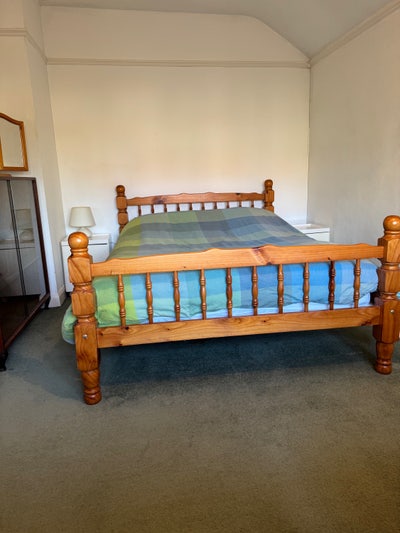 Double Room to rent -short  term let  Main Photo