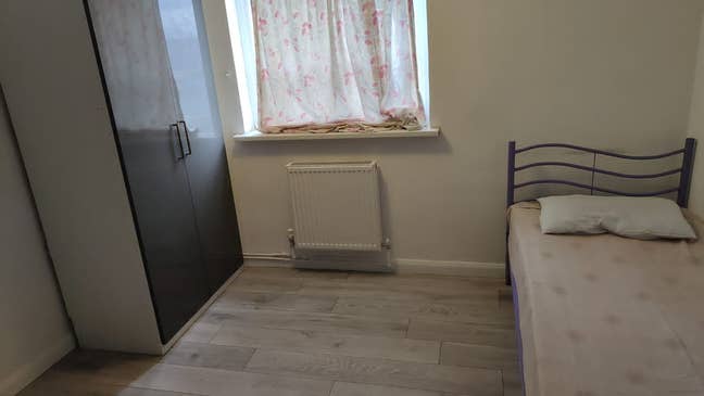 Large double bedroom in a flat Main Photo