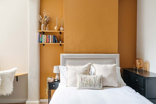 Furnished double room adjacent to Alexandra Park Main Photo