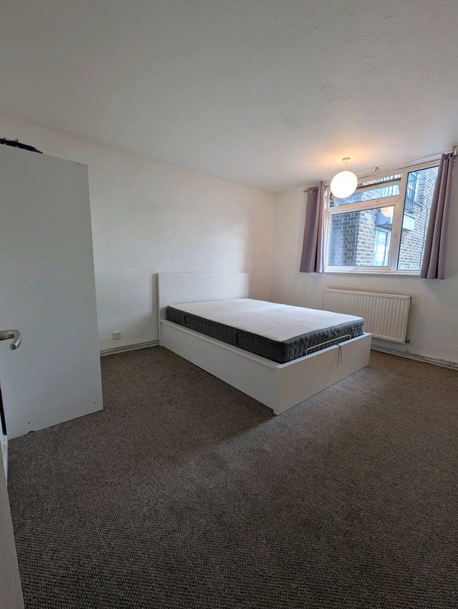 Large double room in Brixton  Main Photo