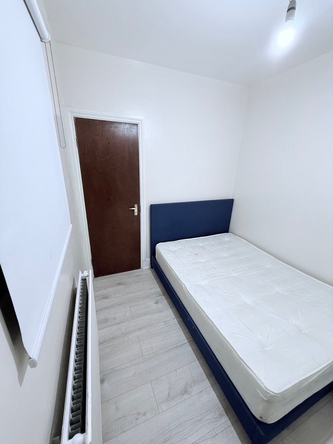 Ensuite Room for single or double  Main Photo