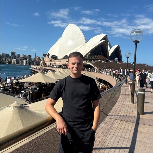 27 Male - Flight Attendant seeking roommate Main Photo