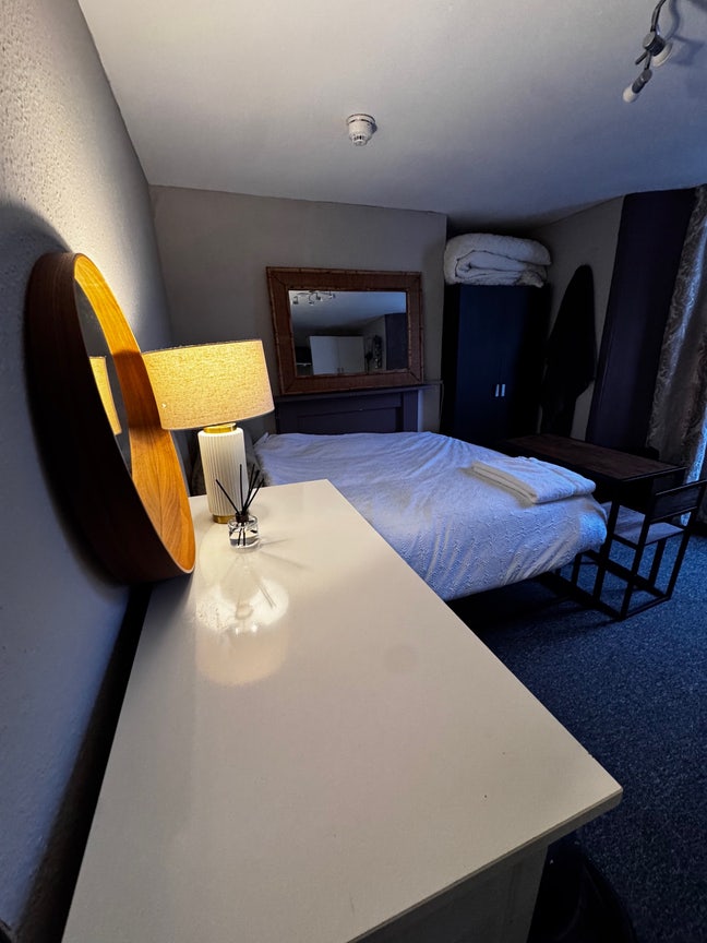 Studio - weekly available now Main Photo