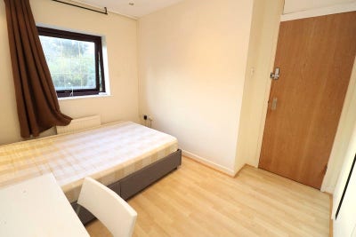 --Newly Refurnished Double Room in Canada Water-- Main Photo