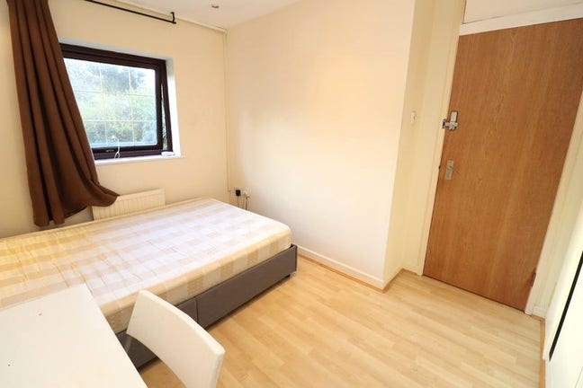 --Newly Refurnished Double Room in Canada Water-- Main Photo