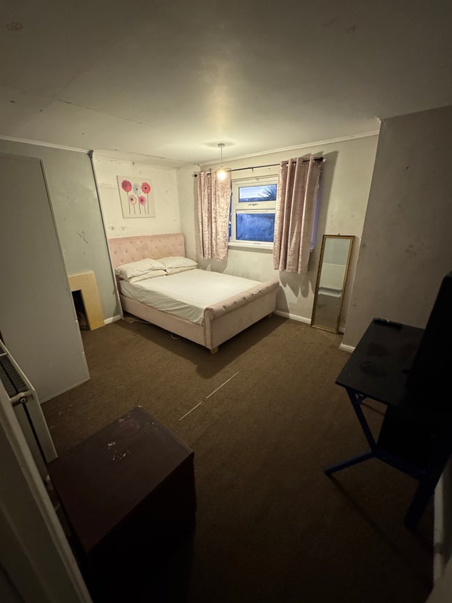 Double Room to Rent Main Photo