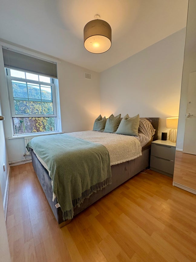 Furnished Double Bed Oval - bills/cleaner Inc. Main Photo