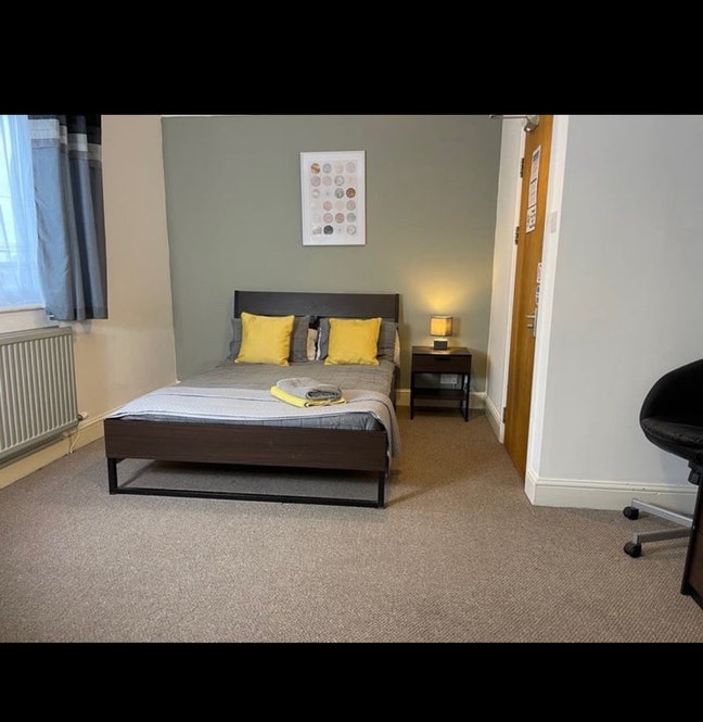 Double En-Suite Room - Near General Hospital Main Photo