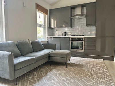 Cosy 2 story 1 bed flat in West Hampstead Zone 2  Main Photo