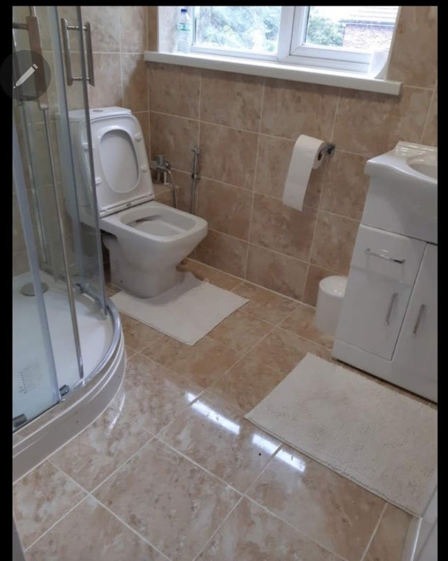 1 double room located near wexham park hosp Main Photo