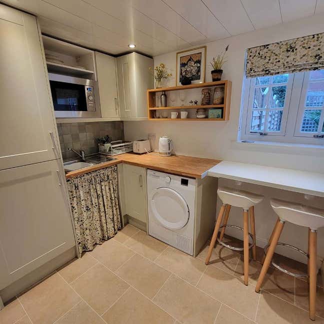 Self-contained Annexe - Sun to Fri Main Photo