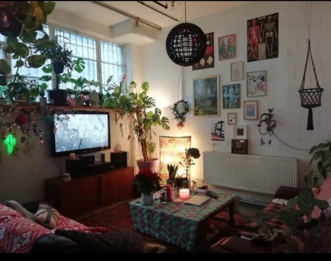 Double room in warehouse share  Main Photo