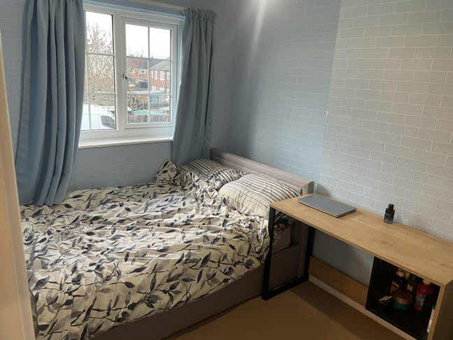 Furnished double bedroom Main Photo