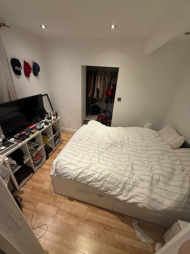 Lease transfer asap  in Stoke Newington  Main Photo