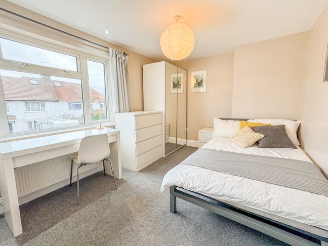 Ensuite Room in Amazing House🚿All Bills Included! Main Photo