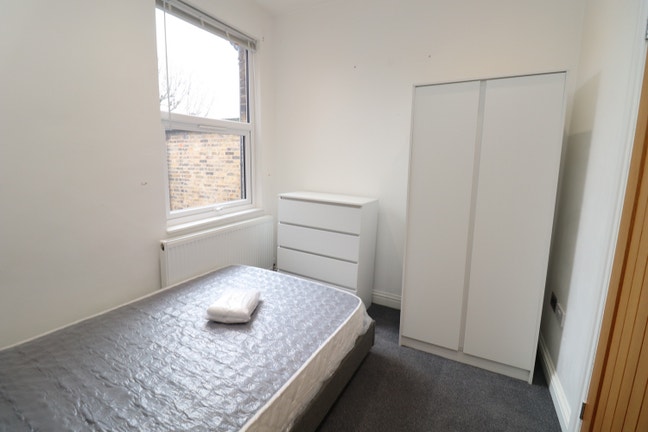 Cozy Ensuite Available Now!! Main Photo