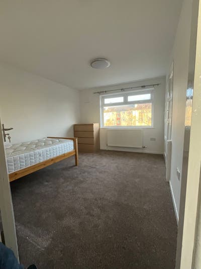 Large Double En-Suite Room for Couple  Main Photo