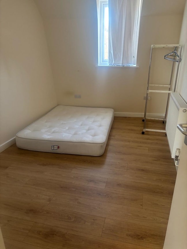 1 single Room Available  Main Photo