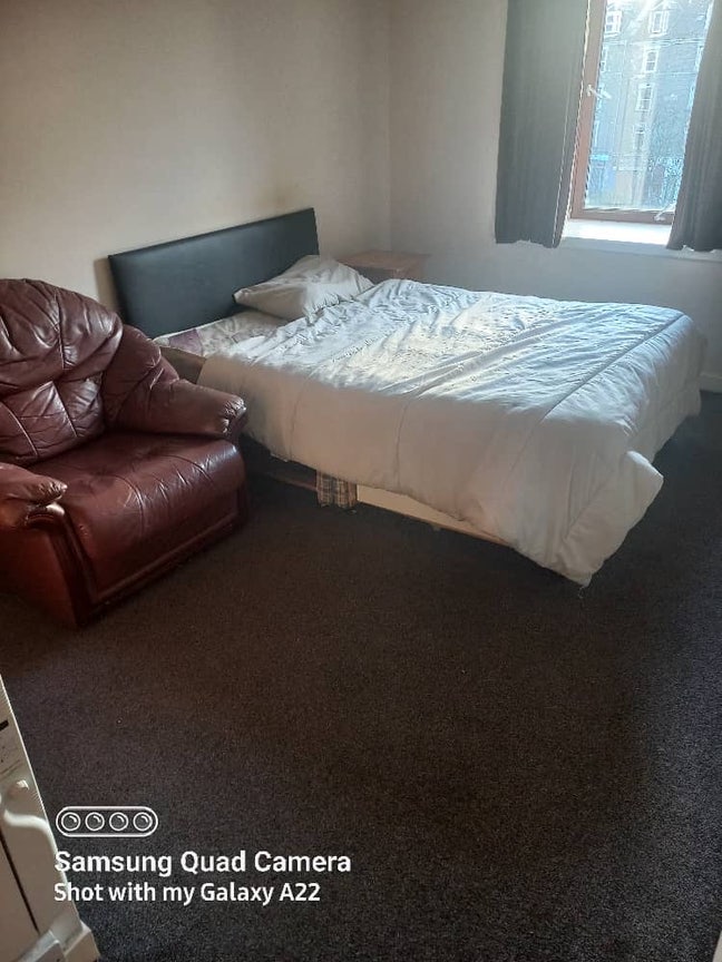 A Room Available in a 2-bedroom Flat Main Photo