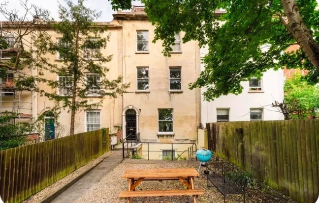 Two bed gregorian flat (One room available) Main Photo