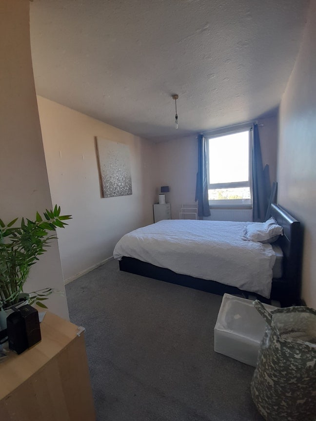 Prime Lewisham Room – Steps to DLR & Town Centre! Main Photo