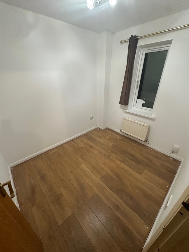 Spacious Rooms Available|IG6 3DF|Cleaner included Main Photo