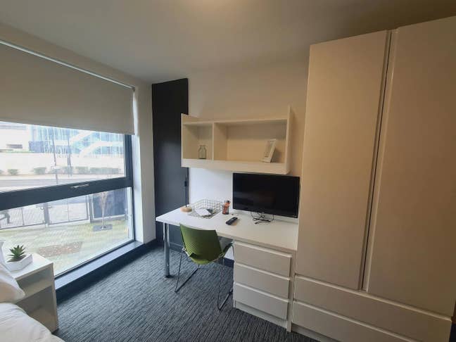 Bronze studio in NE4 Available from January Main Photo