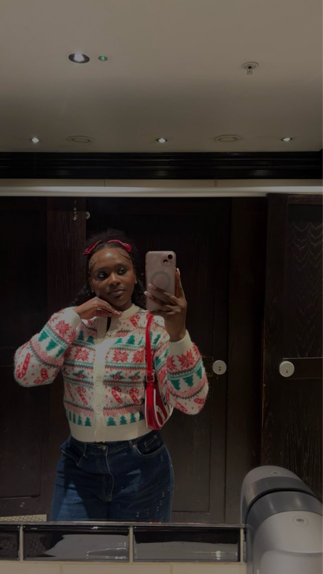 I am a female aged 19. I am looking for a dou... Main Photo