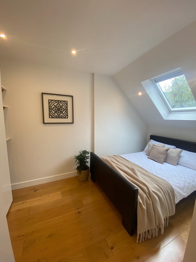 Calm Double Room in Fulham House Main Photo