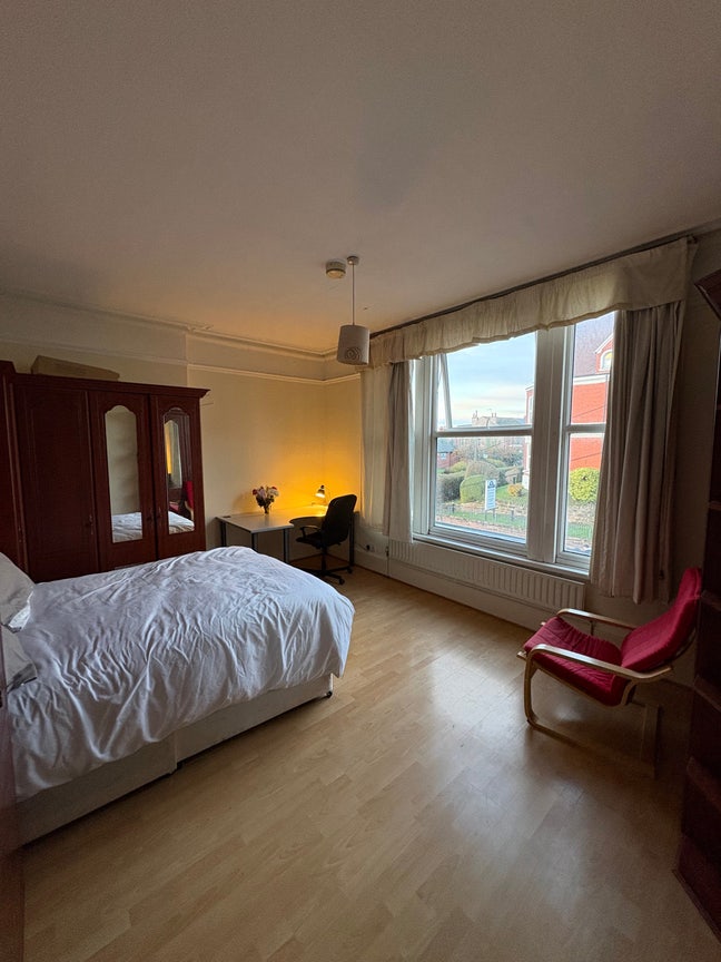 Rooms to Rent in Shared House (Month-to-Month) Main Photo