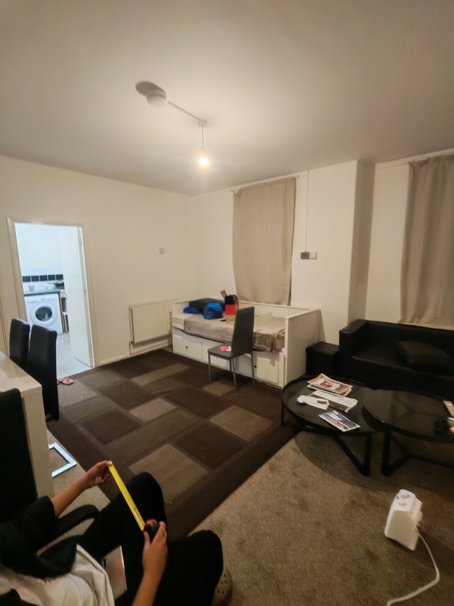 Room, live in landlord never in. Flat is yours Main Photo