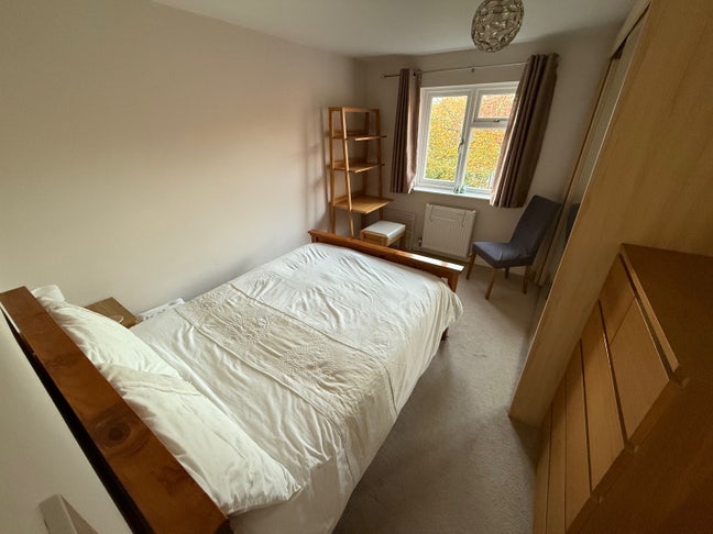 Double room in nice quiet 4 Bed House  Main Photo