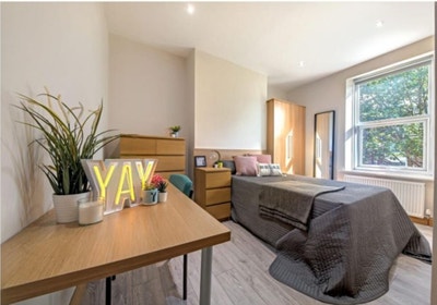 Bills included: 15 mins walk to city centre Main Photo