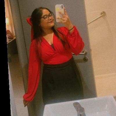 Professional Female seeks a single or double room Main Photo