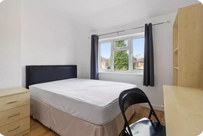 Double bed room in shared house available for rent Main Photo