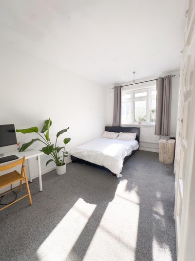 Double room available - london bridge/tower bridge Main Photo
