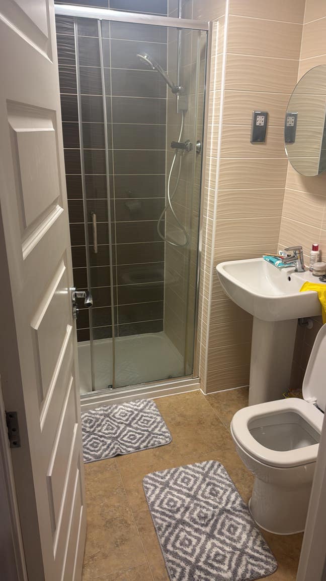 Double furnished room  Main Photo