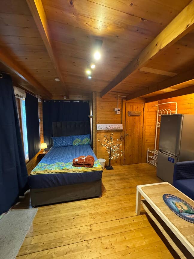 Spacious Studio Room - RM3 9HA Main Photo