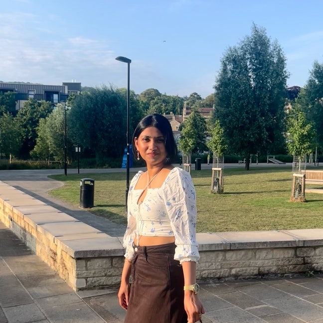 Professional Female seeking a double room. Main Photo