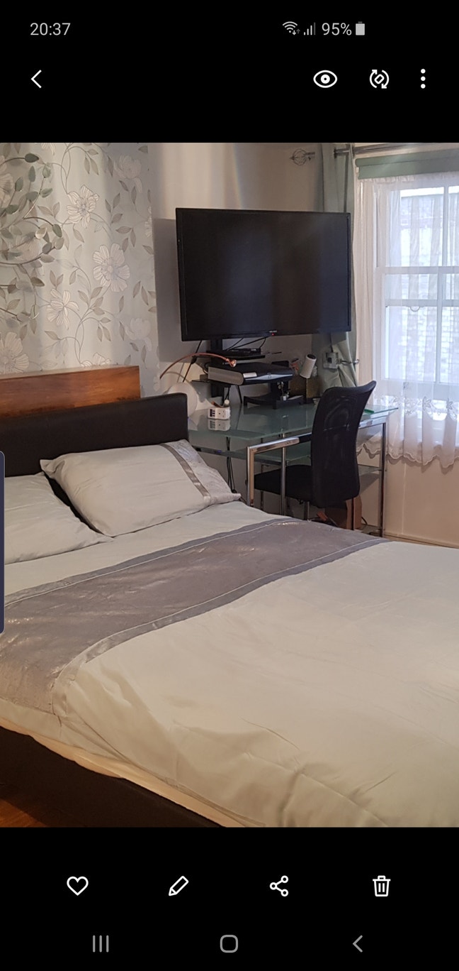 Large double ensuite room near London Bridge Main Photo