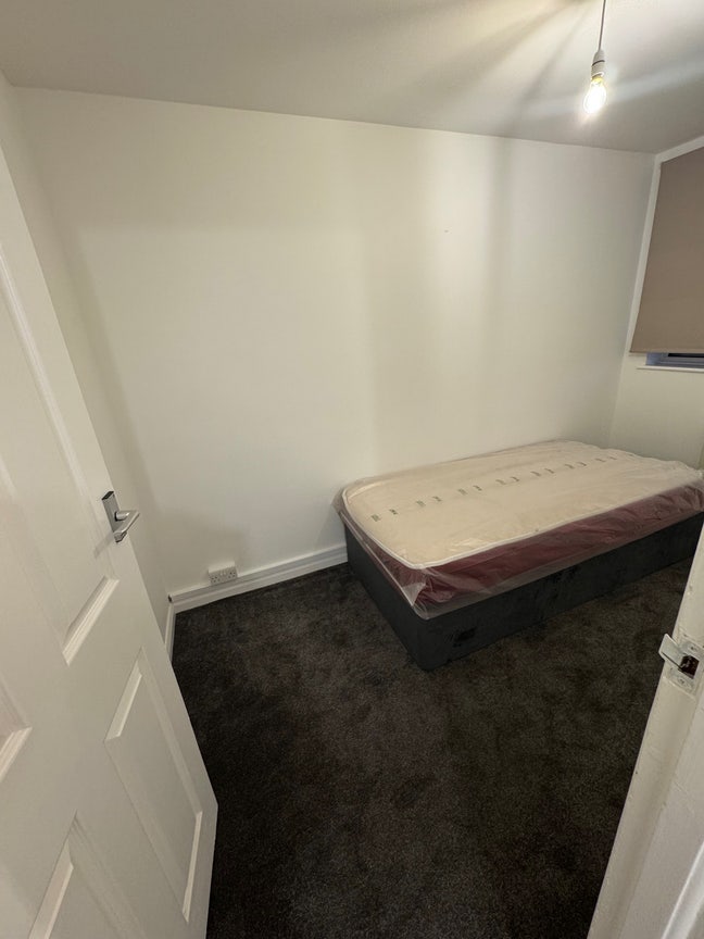 Double & single room available in E17 Main Photo