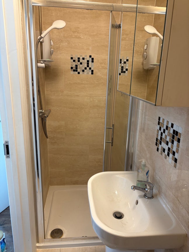 New Decoration Nearby Totenham Hale  Main Photo