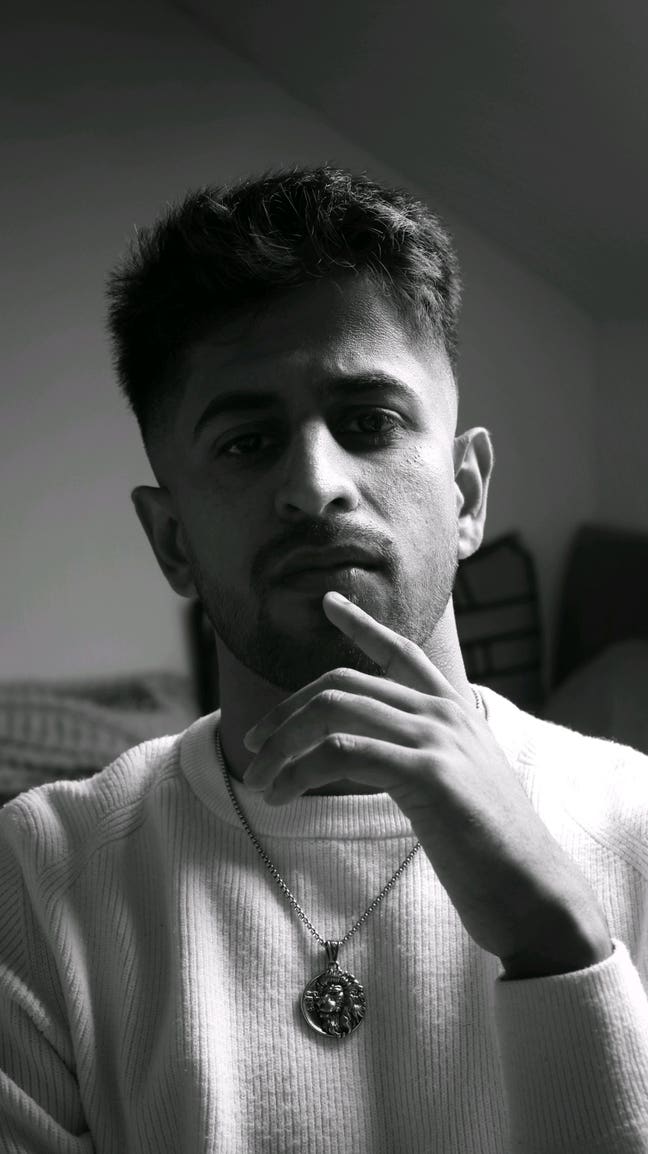 Looking for flats or room mates Main Photo