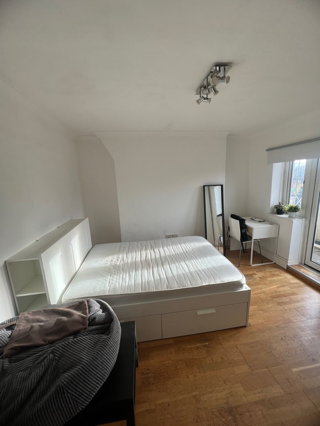 3 bedroom flat in E1 4JD group let max 3 people   Main Photo