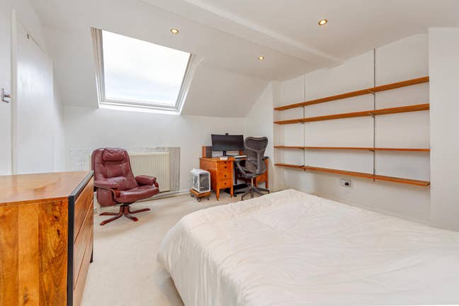 Very comfortable attic en-suite in lovely house Main Photo
