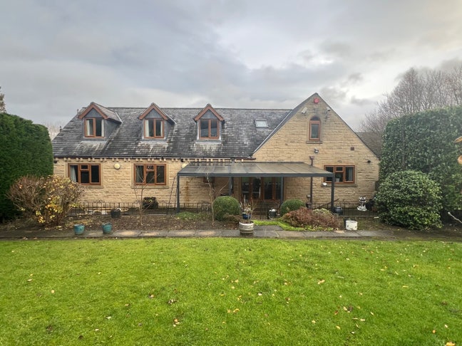 Double bedroom in luxury detached house  Main Photo